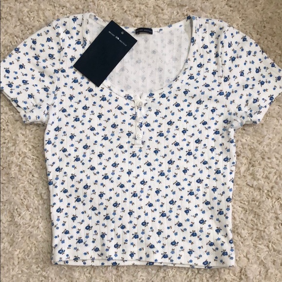 Brandy Melville Tops - Brandy Melville RARE floral zelly top NWOT!